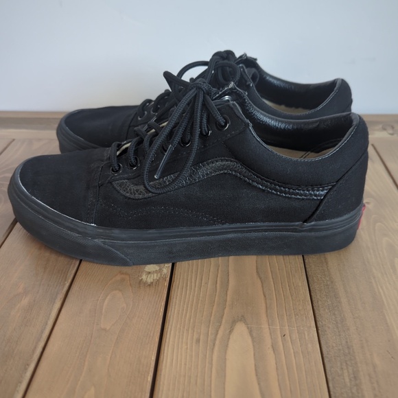 Vans Old Skool Black Skateboard Sneakers - Unisex - Picture 1 of 9